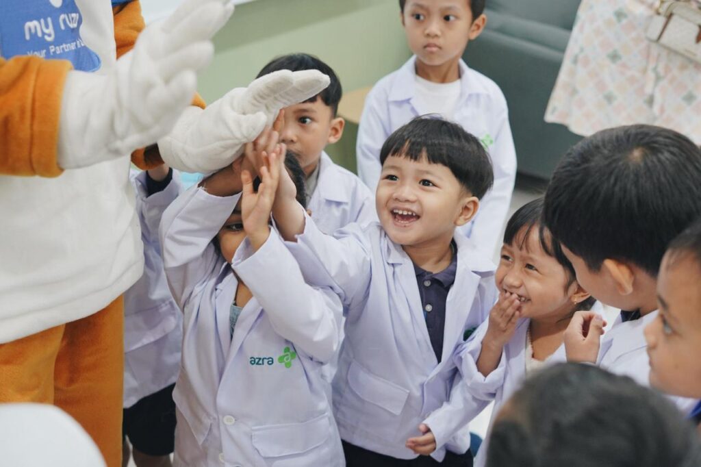Anak-anak mengikuti kegiatan Ruza Little Doctor di RS Azra Bogor